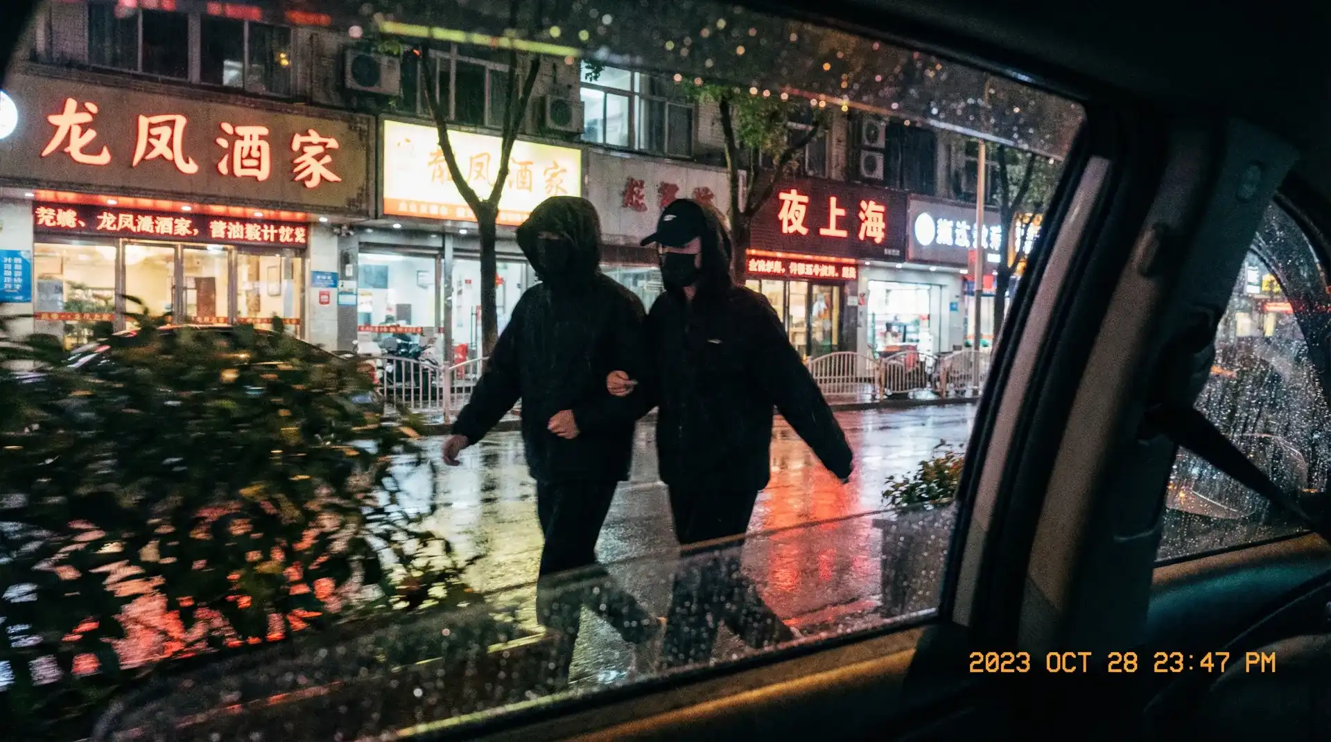 初夜 动画片 - 顶流明星深夜密会现场抓拍照片